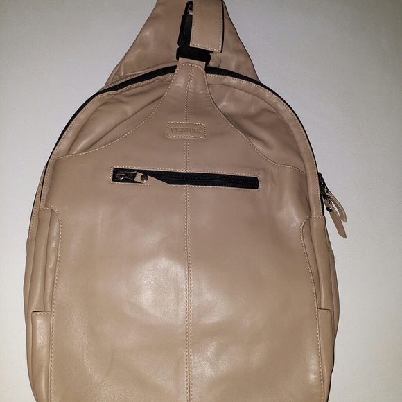 Backpack - Picture 8 of 8